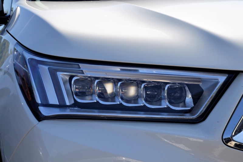 moto-LA GARDE-min_acura-headlamp-2834131